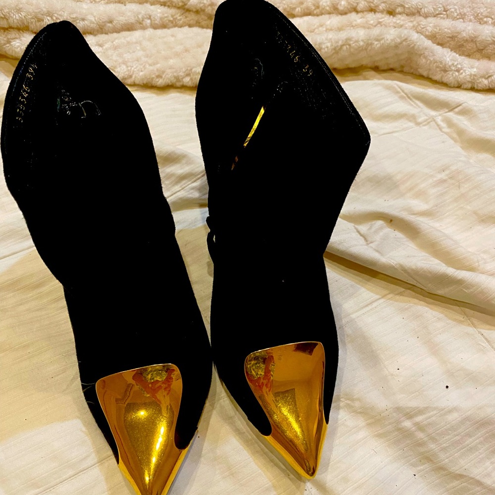 Alexander McQueen very little wear excellent condition booties
